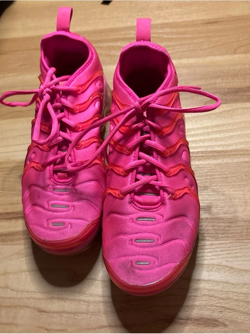 Nike Women’s Bright Hot Pink Lace-Up Athletic Sneakers